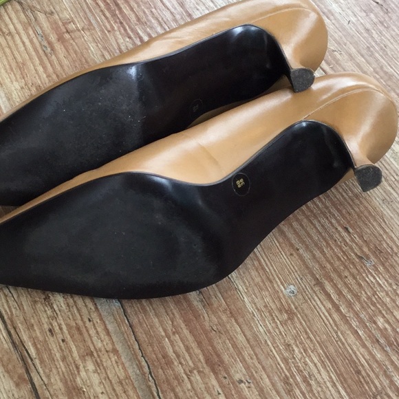 BCBG tan heels Sz 8 - Picture 8 of 8